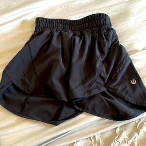 Lululemon hotty hot shorts 2.5” black size 0